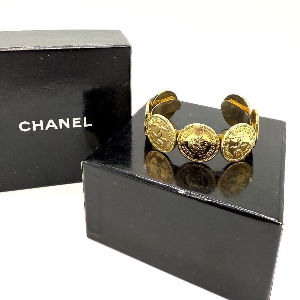 Chanel 7 Coin CC Gold Bangle